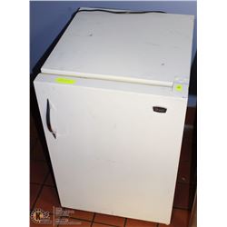 WOODS MINI FRIDGE