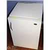 Image 1 : WOODS MINI FRIDGE