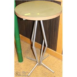 2' DIAMETER ROUND TABLE