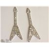 Image 1 : #14: 14KT W.GOLD DIAMOND "ARROW" GUITAR EARRINGS