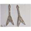 Image 2 : #14: 14KT W.GOLD DIAMOND "ARROW" GUITAR EARRINGS