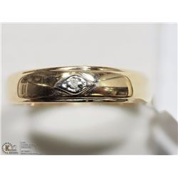 #21: 10KT YELLOW GOLD DIAMOND MEN'S RING