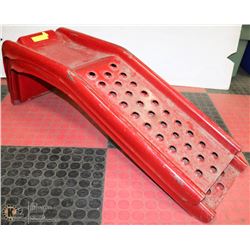 PAIR OF LARGE RED FOXCRAFT CAR RAMPS