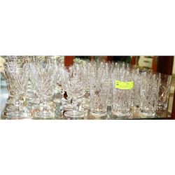 LOT OF 23 PINWHEEL CRYSTAL GLASSES/WINE GLASSES