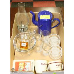 COLLECTION OF VINTAGE ITEMS