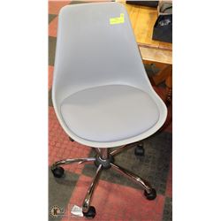 NEW ADJUSTABLE GREY  OFFICE CHAIR ON WHEELS
