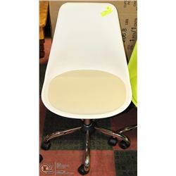 NEW ADJUSTABLE WHITE OFFICE CHAIR ON WHEELS