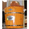 Image 1 : OLD FASHIONED ICE CREAM MAKER