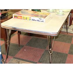 1950'S FORMICA DINING ROOM TABLE WITH 2 LEAVES