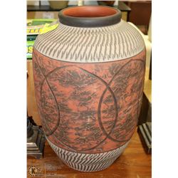 LARGE CERAMIC DECORATIVE VASE