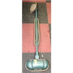 VINTAGE GENERAL ELECTRIC FLOOR POLISHER