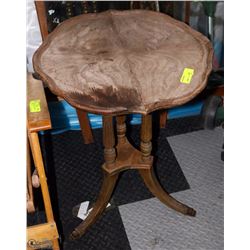 VINTAGE CLAW FOOT TEA TABLE