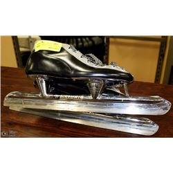 PAIR OF VINTAGE RACING SKATES