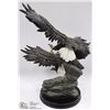 Image 2 : CANADIAN WILDERNESS 2 EAGLE STATUE ON PLATFORM