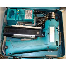 MAKITA 3/8" DRILL W/ 2 BATTERIES & CHARGER
