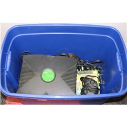 ORIGINAL XBOX GAME WITH CORDS AND GAMES IN TOTE