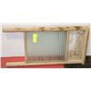 Image 1 : VINTAGE WASH BOARD