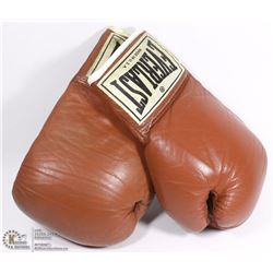 ESTATE VINTAGE EVERLAST 10 OZ BOXING GLOVES
