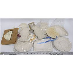 11-ANIMAL CERAMIC MOLD PANS, INCLUDES 1 PAMPERED