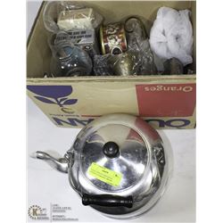 COLLECTION OF VINTAGE & ANTIQUE ITEMS INCL BRASS