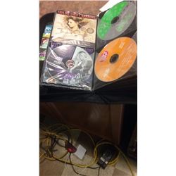 KARAOKE SYSTEM WITH APPROX 40 DISCS