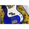 Image 2 : SQUIRE BASS GUITAR