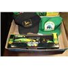 Image 2 : SHELF LOT OF JOHN DEERE COLLECTIBLES