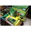 Image 3 : SHELF LOT OF JOHN DEERE COLLECTIBLES