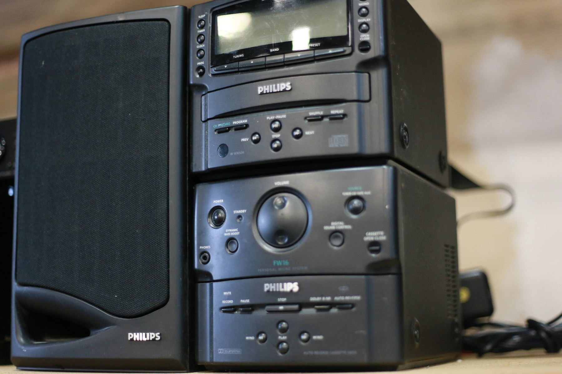 Phillips Bookshelf Stereo