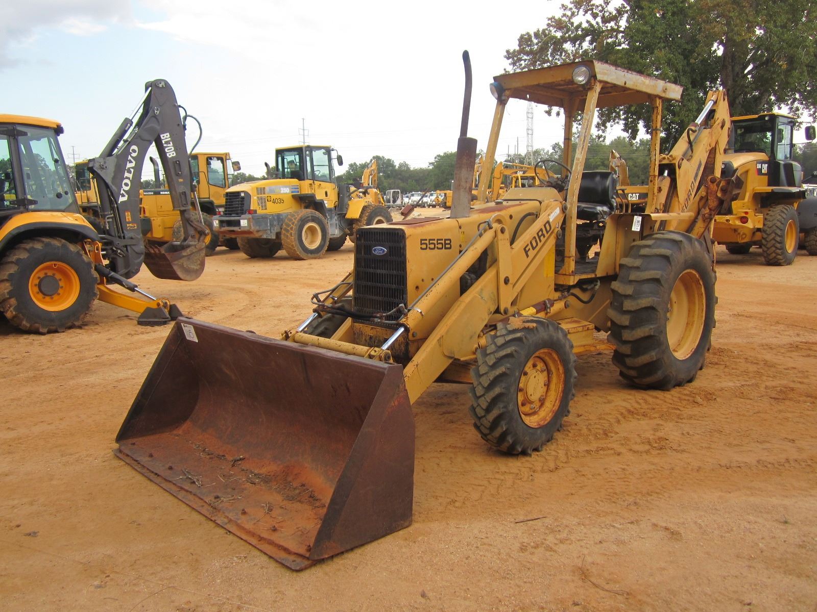 1988 FORD 555B LOADER BACKHOE, VIN/SNR500277 4x4, GP BUCKET, 12" HOE