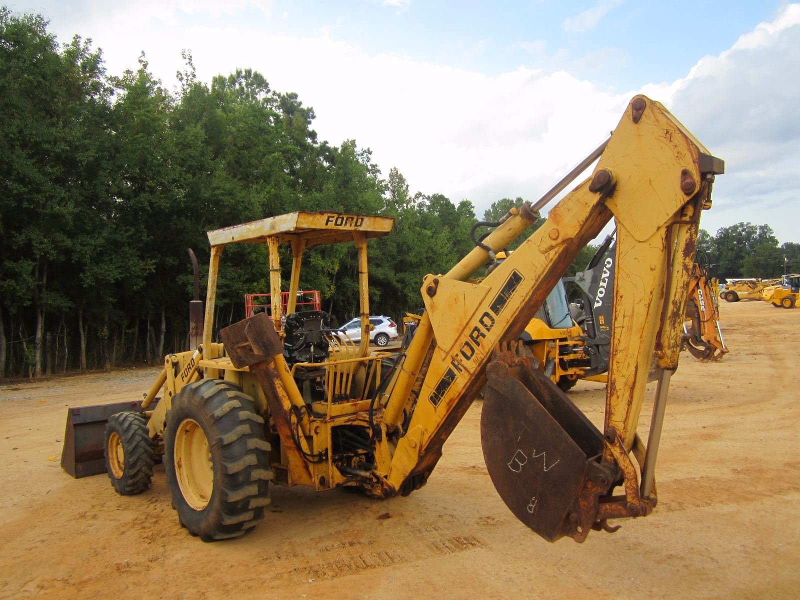 1988 FORD 555B LOADER BACKHOE, VIN/SNR500277 4x4, GP BUCKET, 12" HOE
