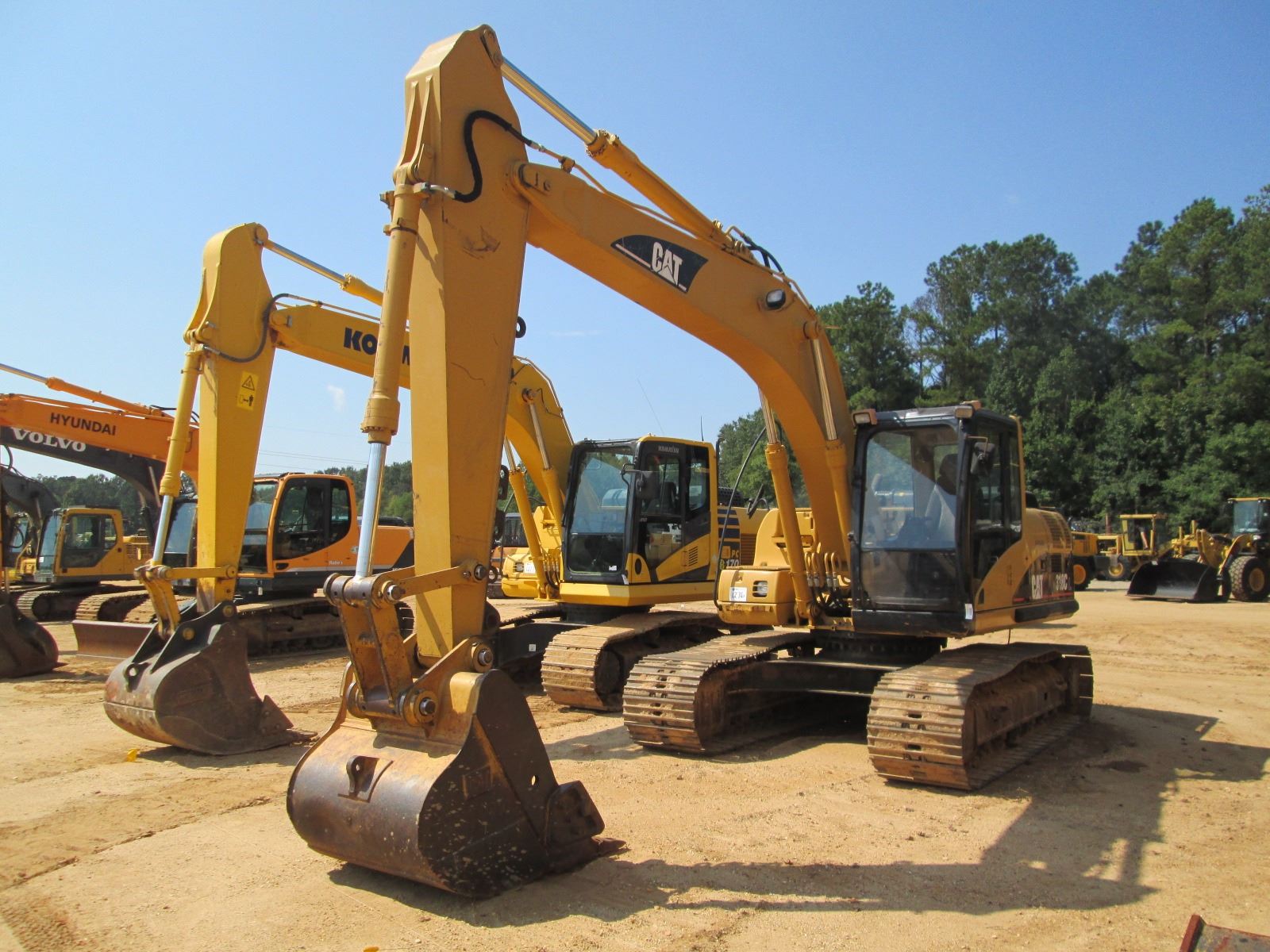 2005 CAT 318CL HYDRAULIC EXCAVATOR, VIN/SNMDY00438 8'10" STICK, 41" BUCKET, ECAB W/AIR, METER REA