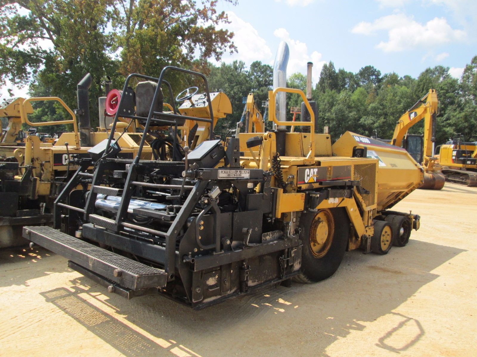 CAT AP800D ASPHALT PAVER, VIN/SN:A5P00173 - EXTEND-A-MAT 8-16B SCREED ...
