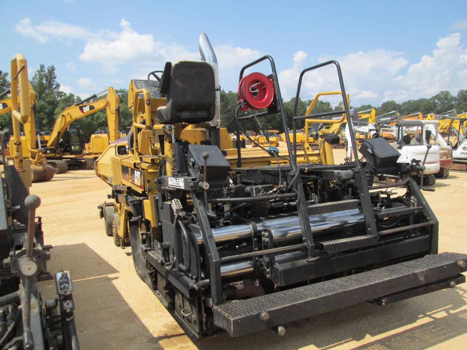 CAT AP800D ASPHALT PAVER, VIN/SN:A5P00173 - EXTEND-A-MAT 8-16B SCREED ...