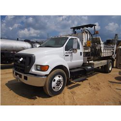 2004 FORD F750 ASPHALT TRUCK, VIN/SN:3FRX763344R590072 - S/A, 230HP CAT DIESEL ENGINE, A/T, 33,000 G