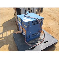 CROWN RC30-20-35 FORKLIFT, VIN/SN:1A233130 - ELECT, 2700# CAP, PUSH PULL FORK ATTACH, 36 VOLT BATTER