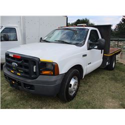 2006 FORD F350 FLATBED TRUCK, VIN/SN:1FDWF36P96ED53617 - POWER STROKE DIESEL ENG, A /T, 10' FLATBED 