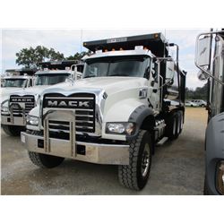 2017 MACK GU713 DUMP, VIN/SN:1M2AX07C8HM036387 - TRI-AXLE, 455HP MACK MP8 ENGINE, ALLISON A/T, 44K R