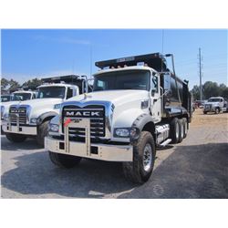 2017 MACK GU713 DUMP, VIN/SN:1M2AX07C1HM034657 - 445HP MACK MP8 DIESEL ENGINE, 10 SPD MACK T310M TRA