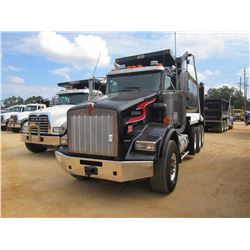 2015 KENWORTH T800 DUMP, VIN/SN:1NKDXPTX6FJ440210 - TRI- AXLE, 455 HP PACCAR MX-13 ENGINE, 8LL TRANS