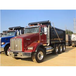 2016 KENWORTH T800 DUMP, VIN/SN:3BKDX4TX1GF127418 - TRI-AXLE, EXTRA CAB, CUMMINS ENG, 8LL TRANS, 46K