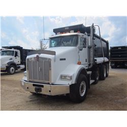 2007 KENWORTH T800 DUMP, VIN/SN:1NKDXBTX67J177401 - TRI-AXLE, 475HP CAT C15 DIESEL ENGINE, 8LL TRANS