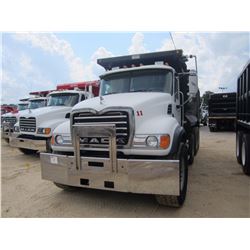 2007 MACK CV713 DUMP, VIN/SN:1M2AG11Y77M052654 - TRI-AXLE MACK DIESEL ENG, 10 SPD TRANS, 44K REAR AX