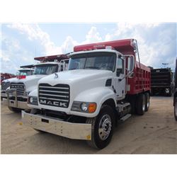 2007 MACK CV713 DUMP, VIN/SN:1M2AG11Y07M052415 - T/A, 370 HP MACK AI DIESEL ENG, 10 SPD TRANS, ENGIN