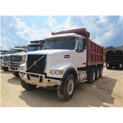 2006 VOLVO DUMP, VIN/SN:4V5KC9GG56N412482 - TRI-AXLE, 395 HP VE D12 DIESEL ENGINE, 8LL TRANS, 46K RE