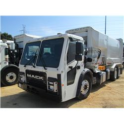 2017 MACK LR613 GARBAGE TRUCK, VIN/SN:1M2LR05C0HM001090 - T/A, 345 HP MACK MP7 ENG, ALLISON A/T, 46K