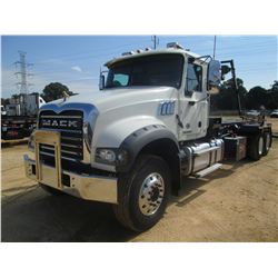 2017 MACK GU713 ROLLOFF TRUCK, VIN/SN:1M2AX04C1HM031374 - T/A, 405 HP MACK MP7 ENG, MACK M DRIVE AUT