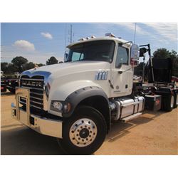 2017 MACK GU713 ROLL OFF, VIN/SN:1M2AX04C9HM034202 - 405 HP MACK MP7 ENG, MACK M DRIVE TRANS, 44K RE