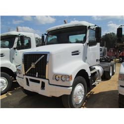 2010 VOLVO TRUCK TRACTOR, VIN/SN:4V4KC9EF0AN286667 - T/A, 335 HP D13 VOLVO DIESEL ENG, 10 SPD TRANS,