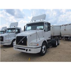 2010 VOLVO VNM64T TRUCK TRACTOR, VIN/SN:4V4MC9DF7AN292332 - T/A, 365 HP VOLVO D11 ENG, VOLVO A/T, 40